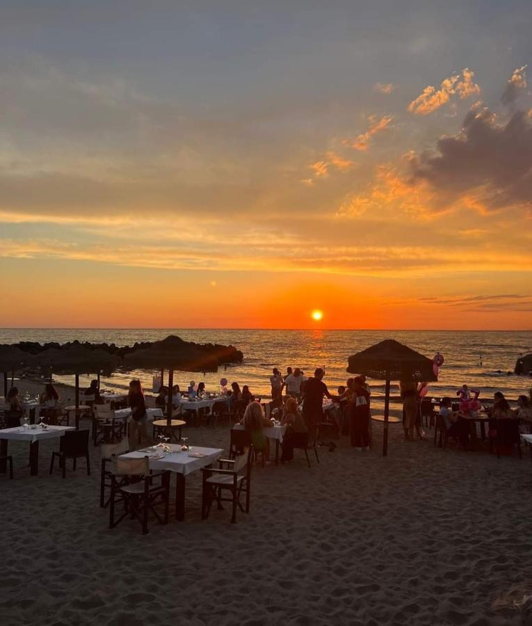 Sunset Beach فيوميتشينو المظهر الخارجي الصورة